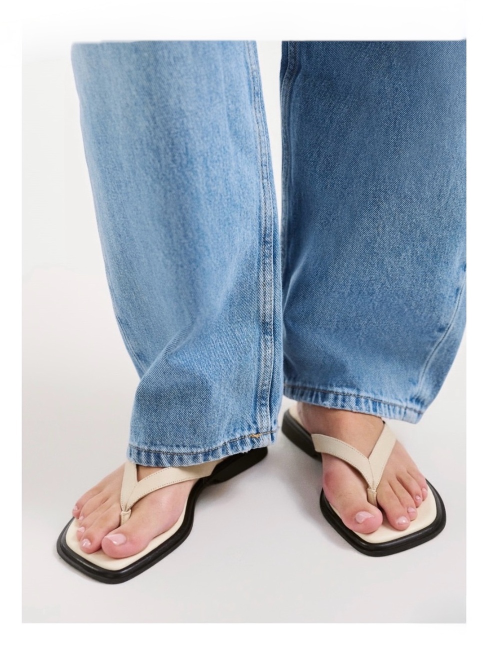 Vagabond Izzy leather flip flops in off white women size 38US 8 gently used